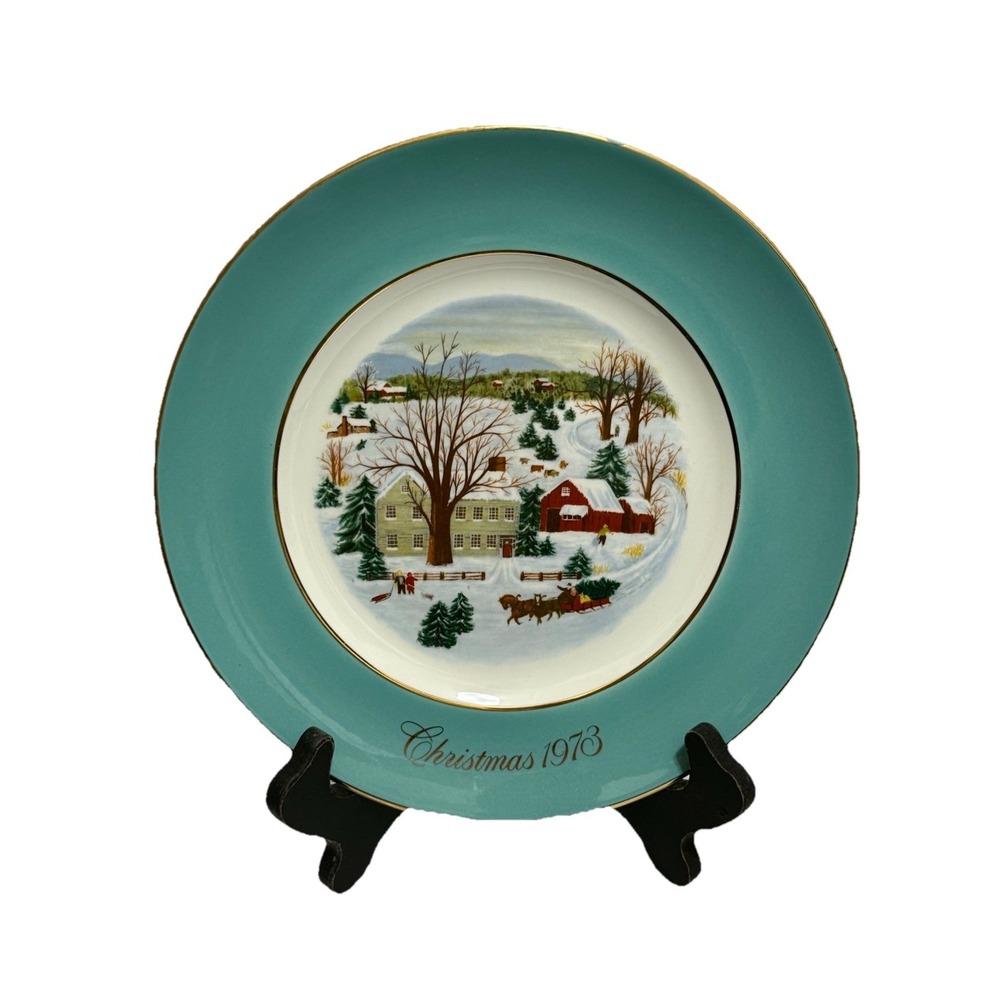 Vintage Avon Christmas Plate 9"Series First Edition 1973 "Christmas On The Farm"